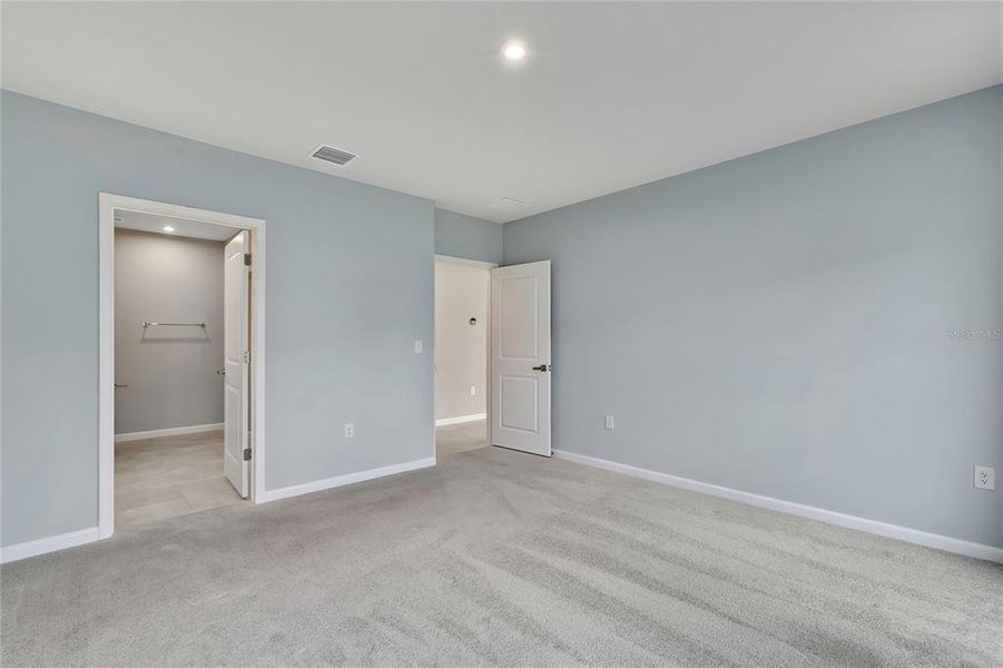 Spacious, unfurnished interior of a new home in , Sumterville (Image 23).