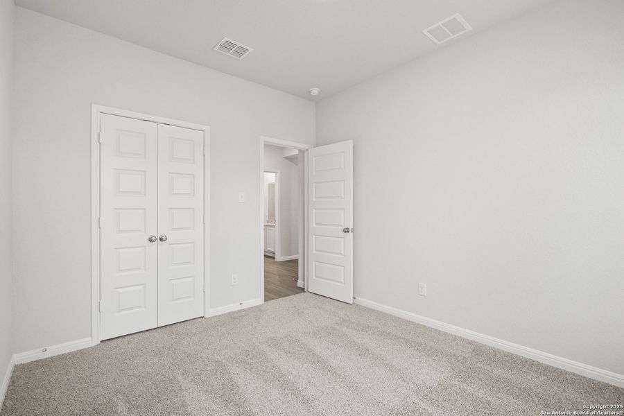 Spacious, unfurnished interior of a new home in Hunters Ranch, San Antonio (Image 27). Spacious, unfurnished interior of a new home in Hunters Ranch, San Antonio (Image 27).