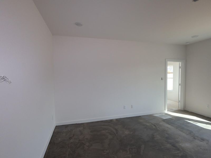 Spacious, unfurnished interior of a new home in Summerview, Fulshear (Image 13).