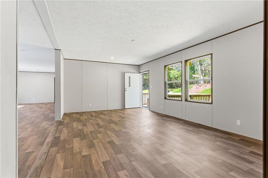 Spacious, unfurnished interior of a new home in , Dahlonega (Image 16).