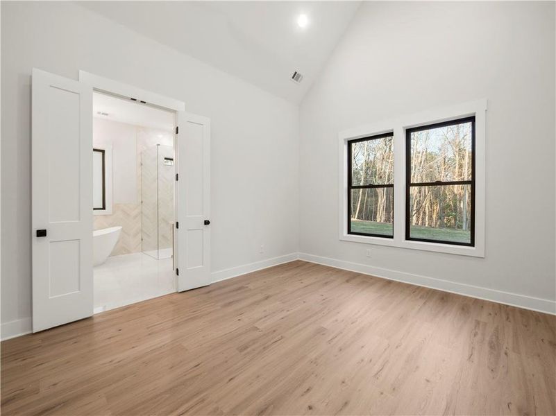 Spacious, unfurnished interior of a new home in , Gainesville (Image 52).