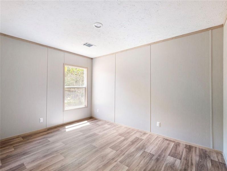 Spacious, unfurnished interior of a new home in , Gainesville (Image 26).