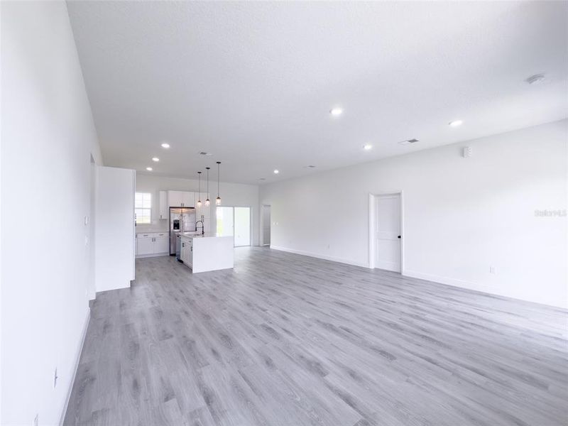 Spacious, unfurnished interior of a new home in , Ocala (Image 26).