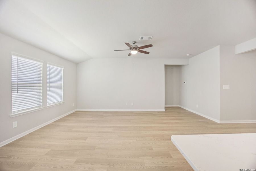 Spacious, unfurnished interior of a new home in Arcadia Ridge - Classic Series, San Antonio (Image 36).