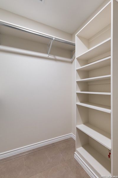 Spacious, unfurnished interior of a new home in , Eagle Pass (Image 13).