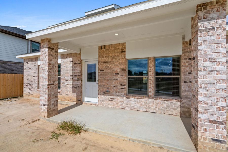 Exterior details and patio area of a home in Laurel Landing 40', Alvin (Image 3). Exterior details and patio area of a home in Laurel Landing 40', Alvin (Image 3).