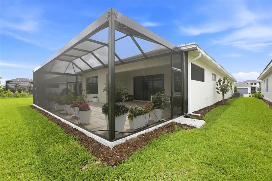 Exterior details and patio area of a home in , Bradenton (Image 35).