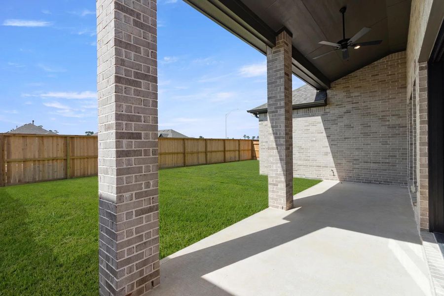 Brynlee II G Outdoor living area