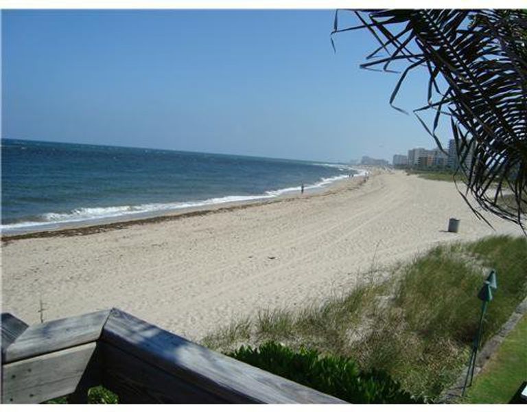 This is the beach from the lighthouse a great morning walk to and from Casamar, very quiet and serene This is the beach from the lighthouse a great morning walk to and from Casamar, very quiet and serene
