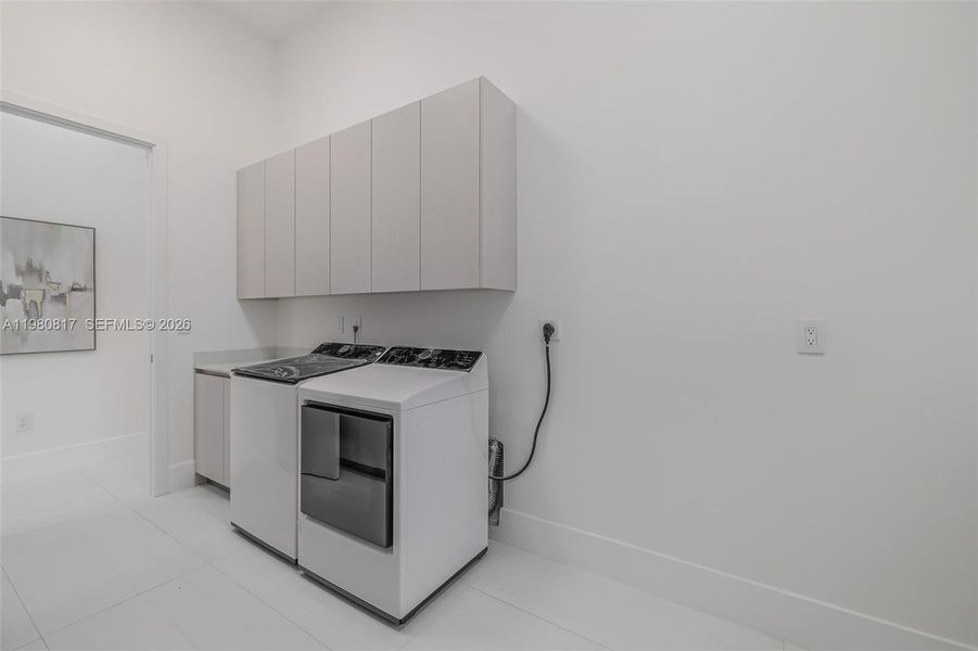 Furnished interior view inside a new home in , Biscayne Park (Image 43).