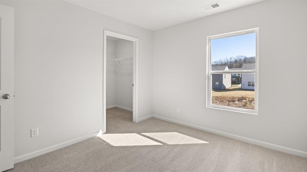 Spacious, unfurnished interior of a new home in Sherwood Manor, College Park (Image 11).