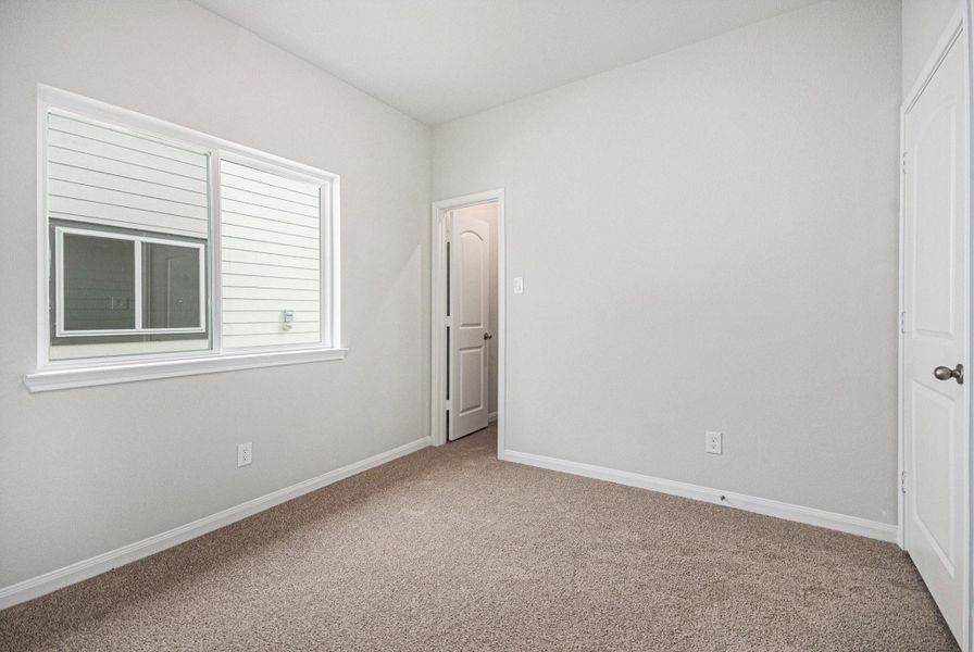 Spacious, unfurnished interior of a new home in , Bay City (Image 27).