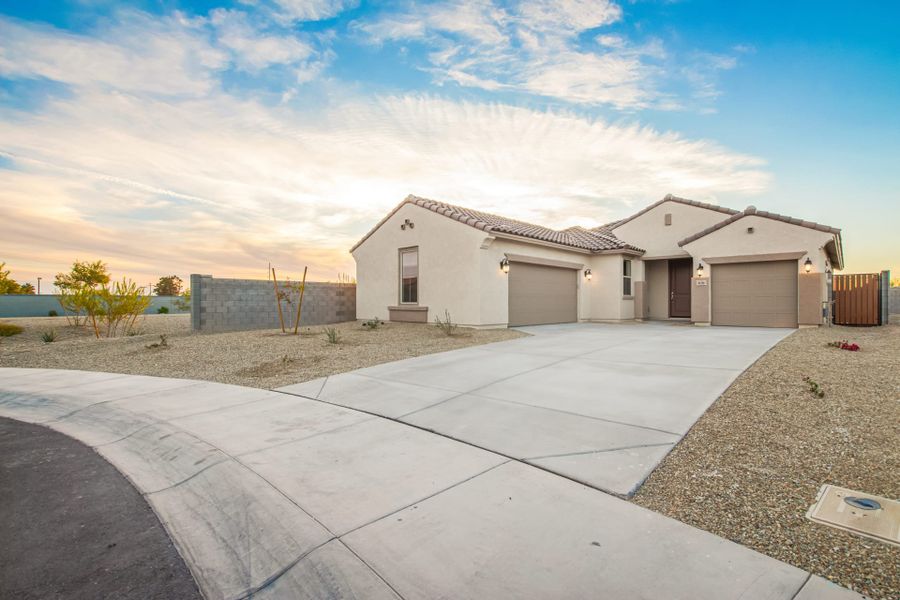 Lot 87 | Hualapai | Bentridge – Peak Series | Buckeye, AZ | Landsea Homes