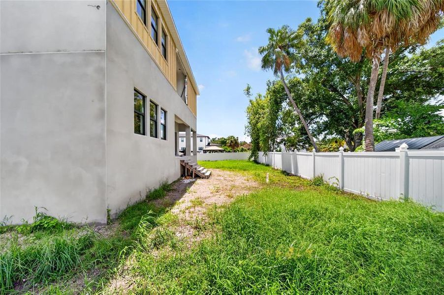 Exterior details and patio area of a home in , Tampa (Image 12).