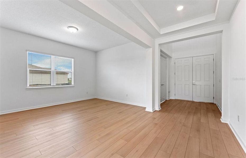 Spacious, unfurnished interior of a new home in Riverwood, Zephyrhills (Image 15).