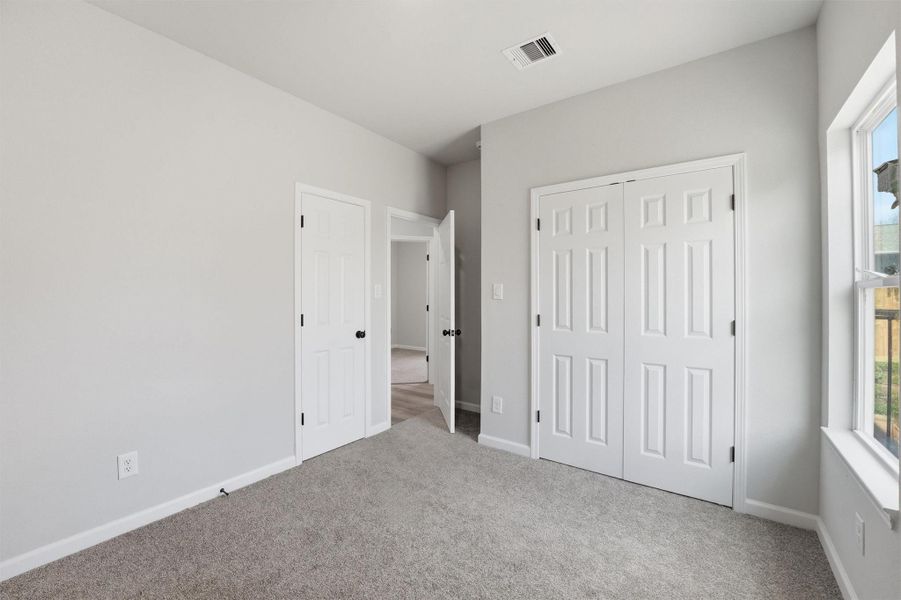 Spacious, unfurnished interior of a new home in , Beaumont (Image 11).