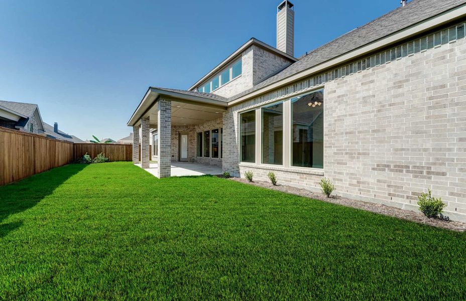 Representative exterior details of a home built from the 4590 by Ravenna Homes in Artavia 70′, Conroe (Image 3).