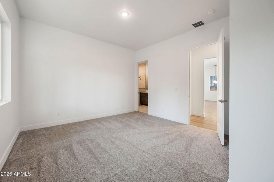 30-Primary Bedroom (2)