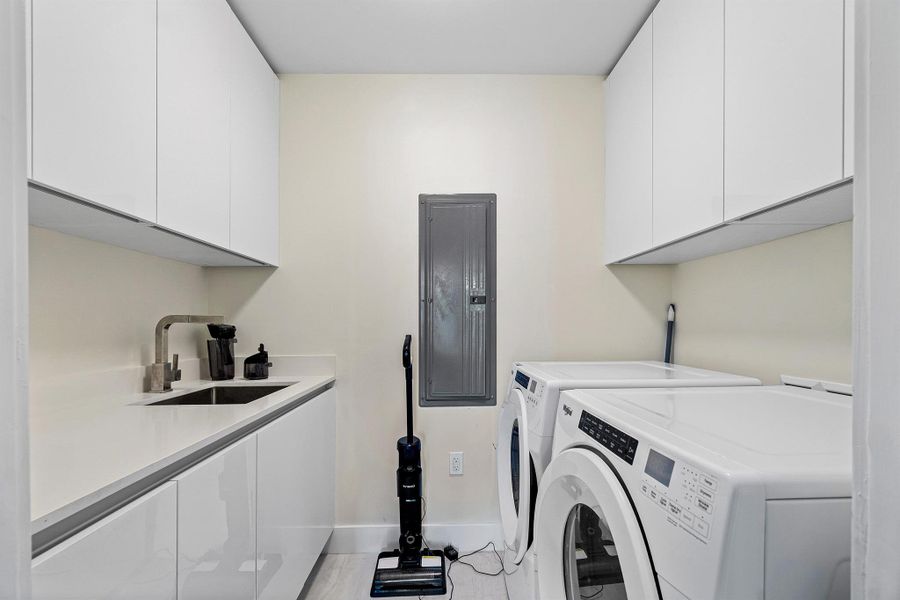 Furnished interior view inside a new home in , West Palm Beach (Image 7).