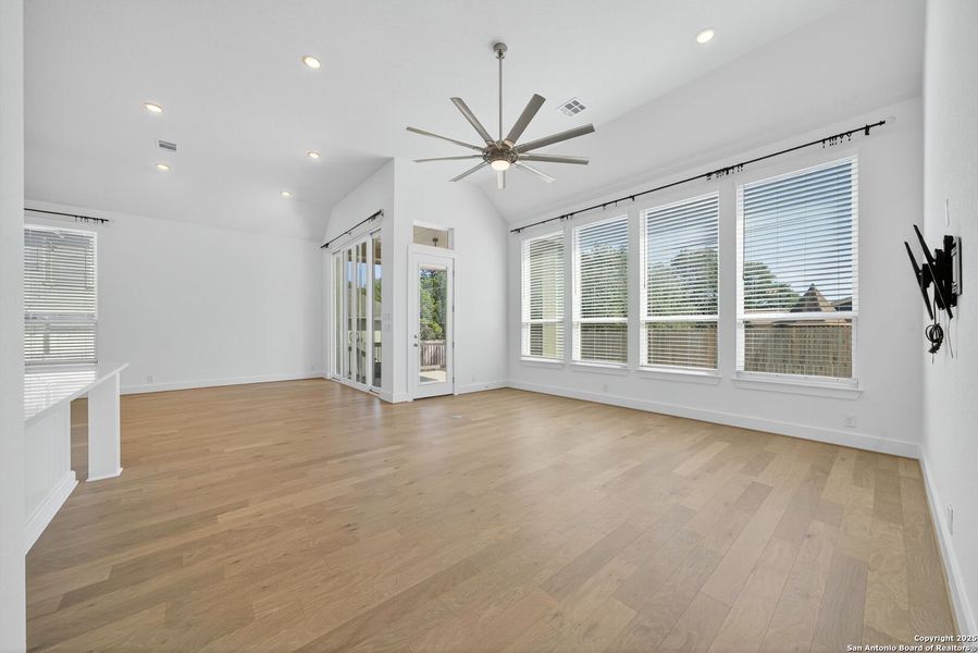 Spacious, unfurnished interior of a new home in Front Gate in Fair Oaks Ranch, Fair Oaks Ranch (Image 38). Spacious, unfurnished interior of a new home in Front Gate in Fair Oaks Ranch, Fair Oaks Ranch (Image 38).