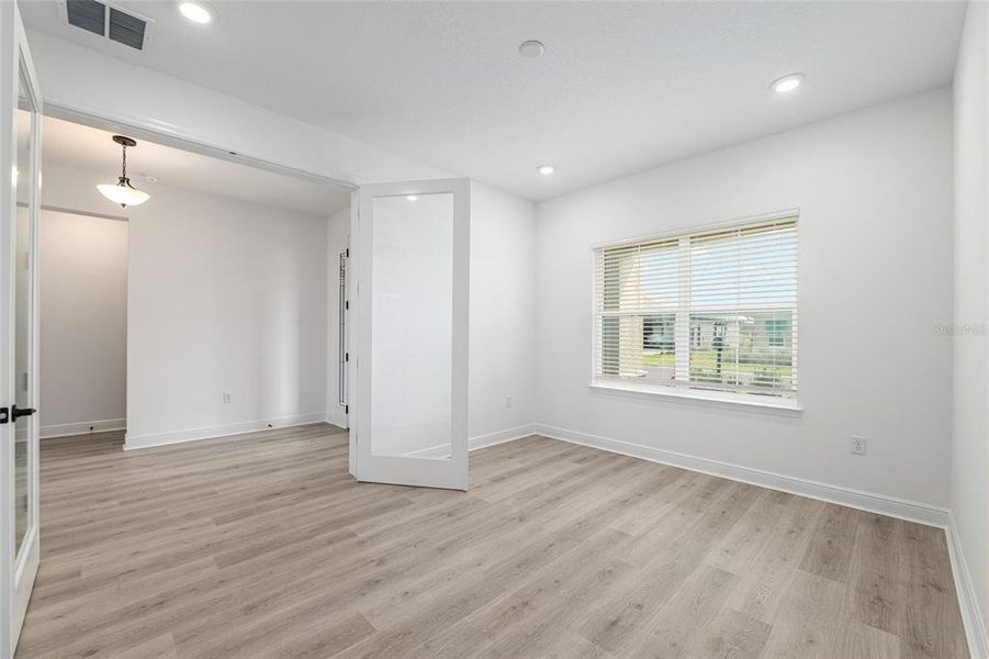 Spacious, unfurnished interior of a new home in , Ocala (Image 23).