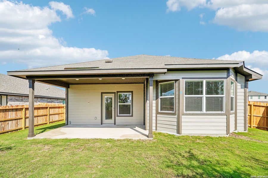 Exterior details and patio area of a home in Carmel Ranch, Schertz (Image 29).