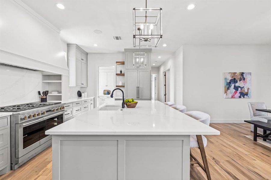 Open, Airy and Bright Kitchen