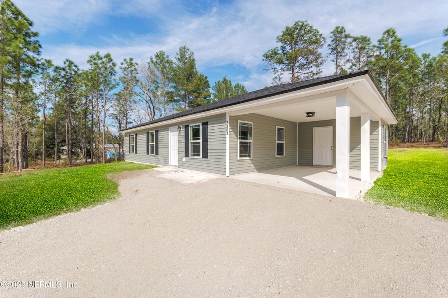 Front exterior of a new home in , Keystone Heights, FL, highlighting curb appeal (Image 15).