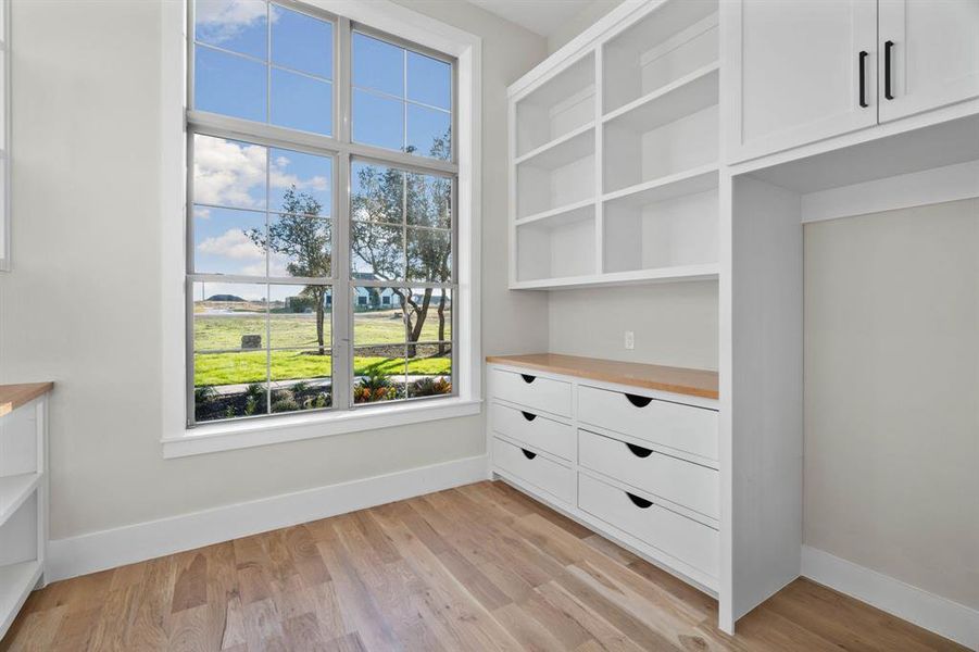 Spacious, unfurnished interior of a new home in , Weatherford (Image 18).