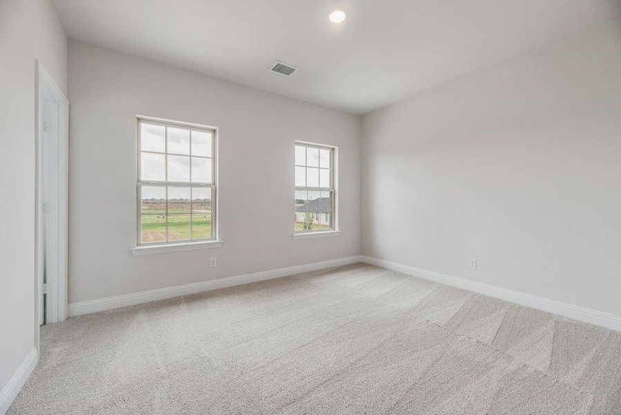 Spacious, unfurnished interior of a new home in Spiritas Ranch, Little Elm (Image 24).