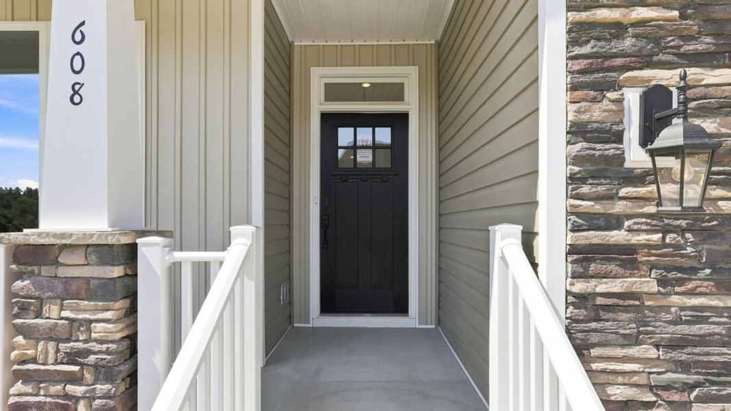 Exterior details and patio area of a home in Shadowood, Seneca (Image 3).