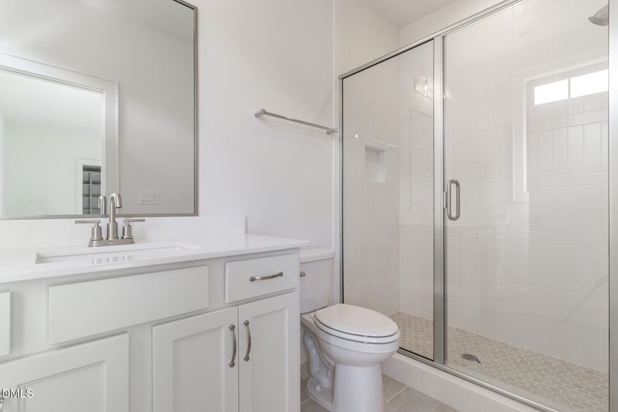 200_MEADOW_WALK_DR_INTERIOR_61 200_MEADOW_WALK_DR_INTERIOR_61