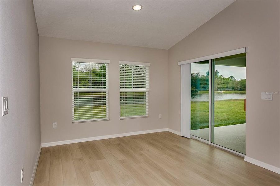 Spacious, unfurnished interior of a new home in Pasadena Ridge, Zephyrhills (Image 27).