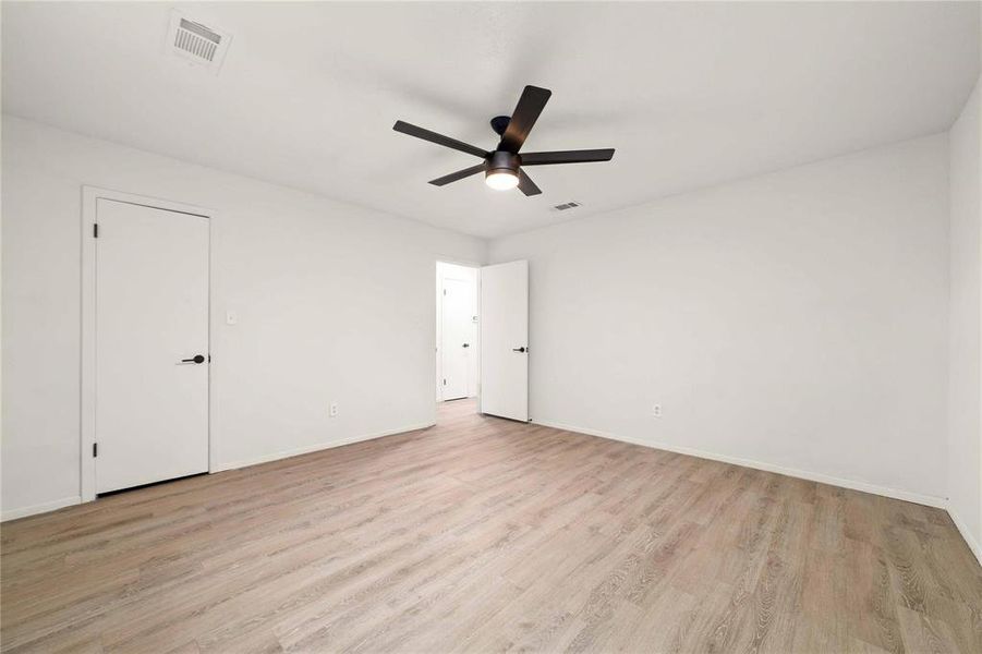 Spacious, unfurnished interior of a new home in , Brownwood (Image 27).