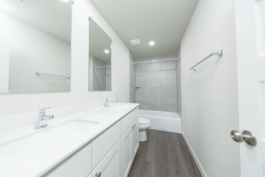 Furnished interior view inside a new home in Ridgeland Hills, Willis (Image 5).