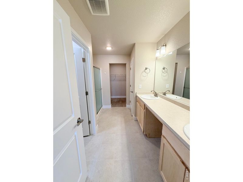 Furnished interior view inside a new home in Northridge Trails Townhomes, Greeley (Image 8).