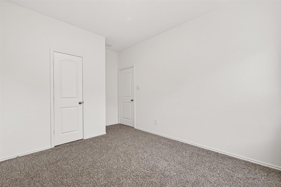 Spacious, unfurnished interior of a new home in Sunterra, Katy (Image 22).