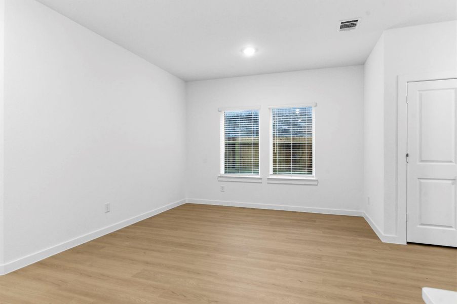 Spacious, unfurnished interior of a new home in Caldwell Crossing, Iowa Colony (Image 14).