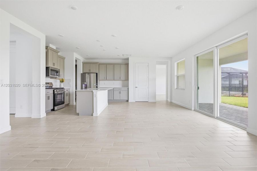 Spacious, unfurnished interior of a new home in Arden, Loxahatchee (Image 25).