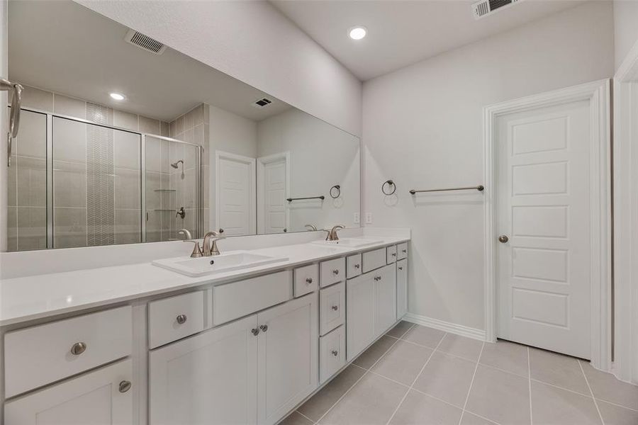 Furnished interior view inside a new home in Wade Settlement Townhomes, Frisco (Image 10).