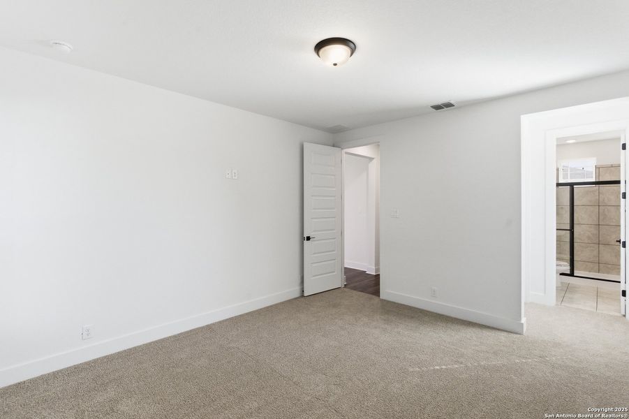 Spacious, unfurnished interior of a new home in Mesa Western, Cibolo (Image 35).