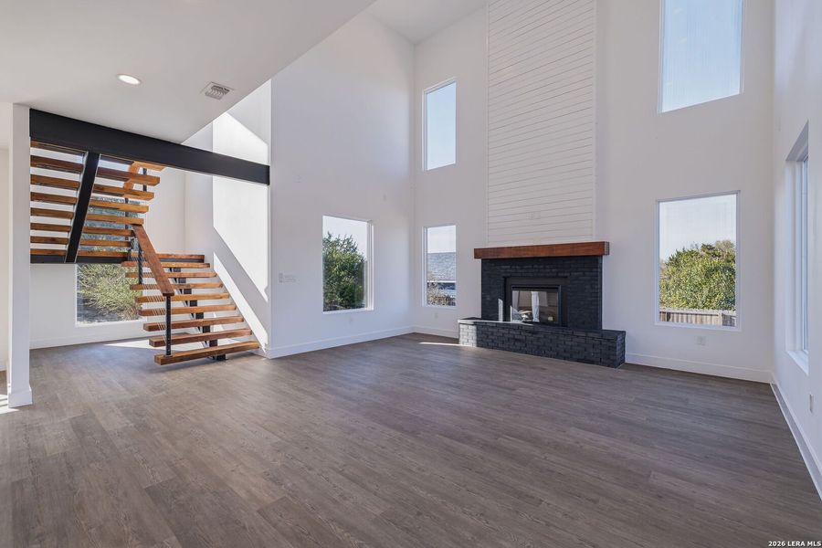 Spacious, unfurnished interior of a new home in , Fischer (Image 23).