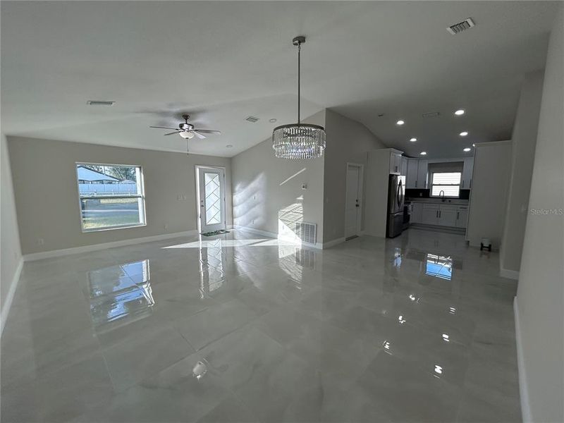 Spacious, unfurnished interior of a new home in , Tampa (Image 20).