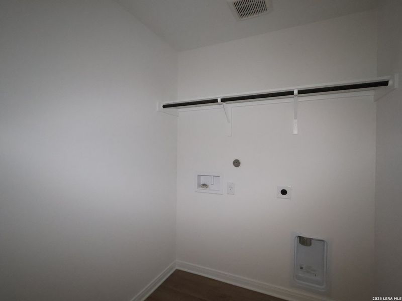 Spacious, unfurnished interior of a new home in Meadows at Clear Springs, New Braunfels (Image 15).