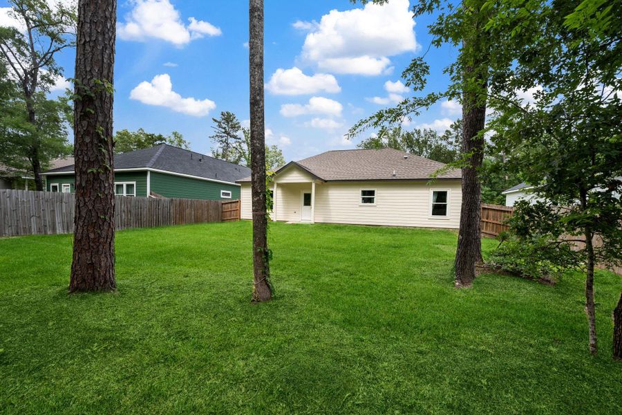 Exterior details and patio area of a home in , Livingston (Image 4).