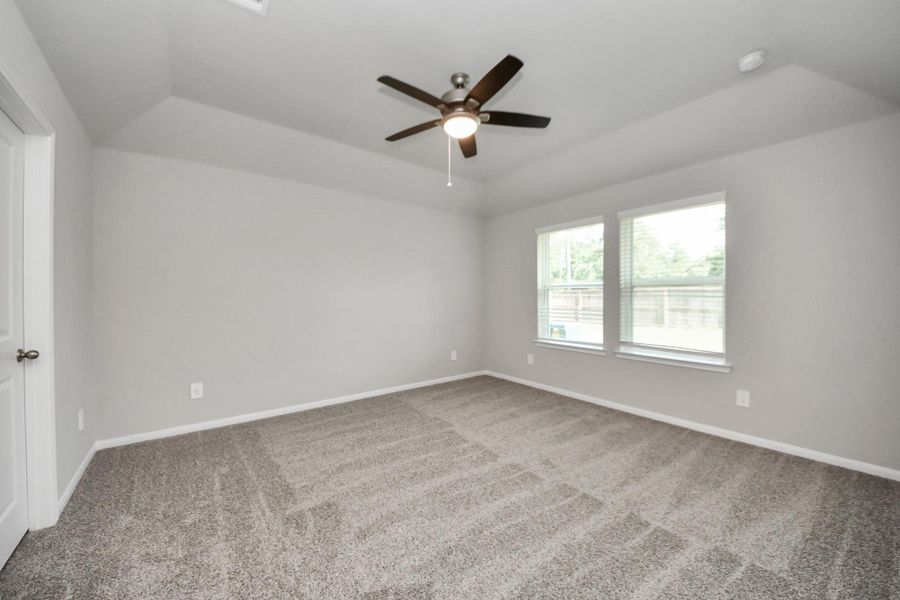 Spacious, unfurnished interior of a new home in , Tomball (Image 24).