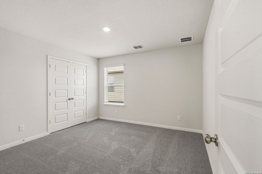 Spacious, unfurnished interior of a new home in Cinco Lakes, San Antonio (Image 14).