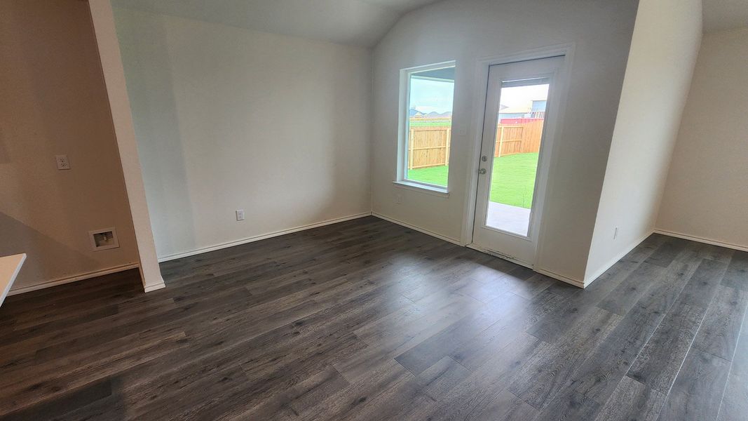 Spacious, unfurnished interior of a new home in Waverly Estates, Nevada (Image 7).