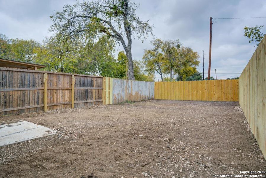 Exterior details and patio area of a home in , San Antonio (Image 18).