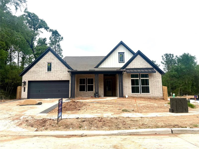 Situated on a corner home site, this home impresses all! Situated on a corner home site, this home impresses all!